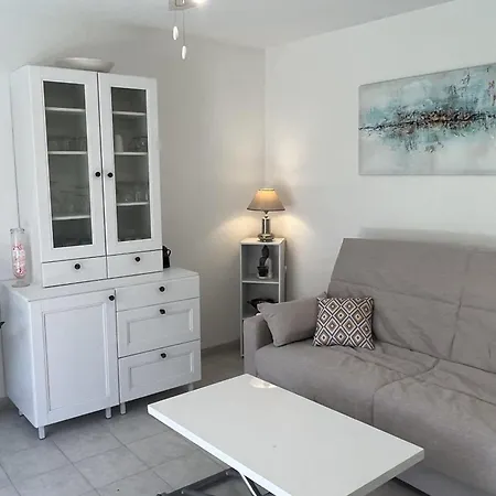 Apartment Garden 150 M From The