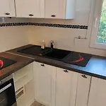 Apartament Garden 150 M From The